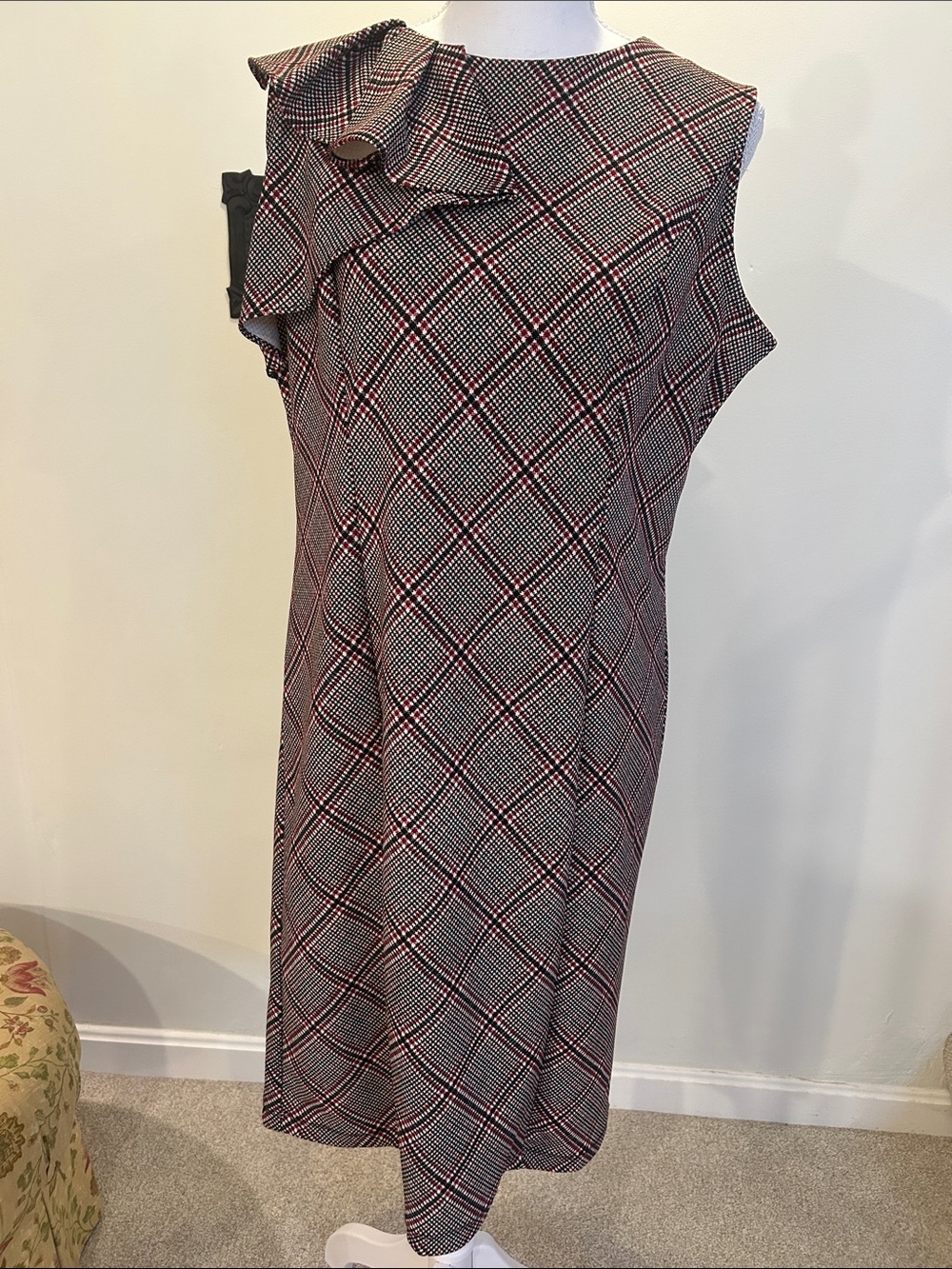 Liz Claiborne Sleeveless Plaid Ruffle-Detail Shift Dress in Black, White & Red M